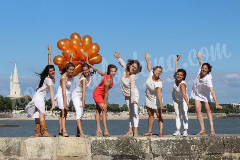 Séance photos ballons EVJF sur La Rochelle - Charlotte