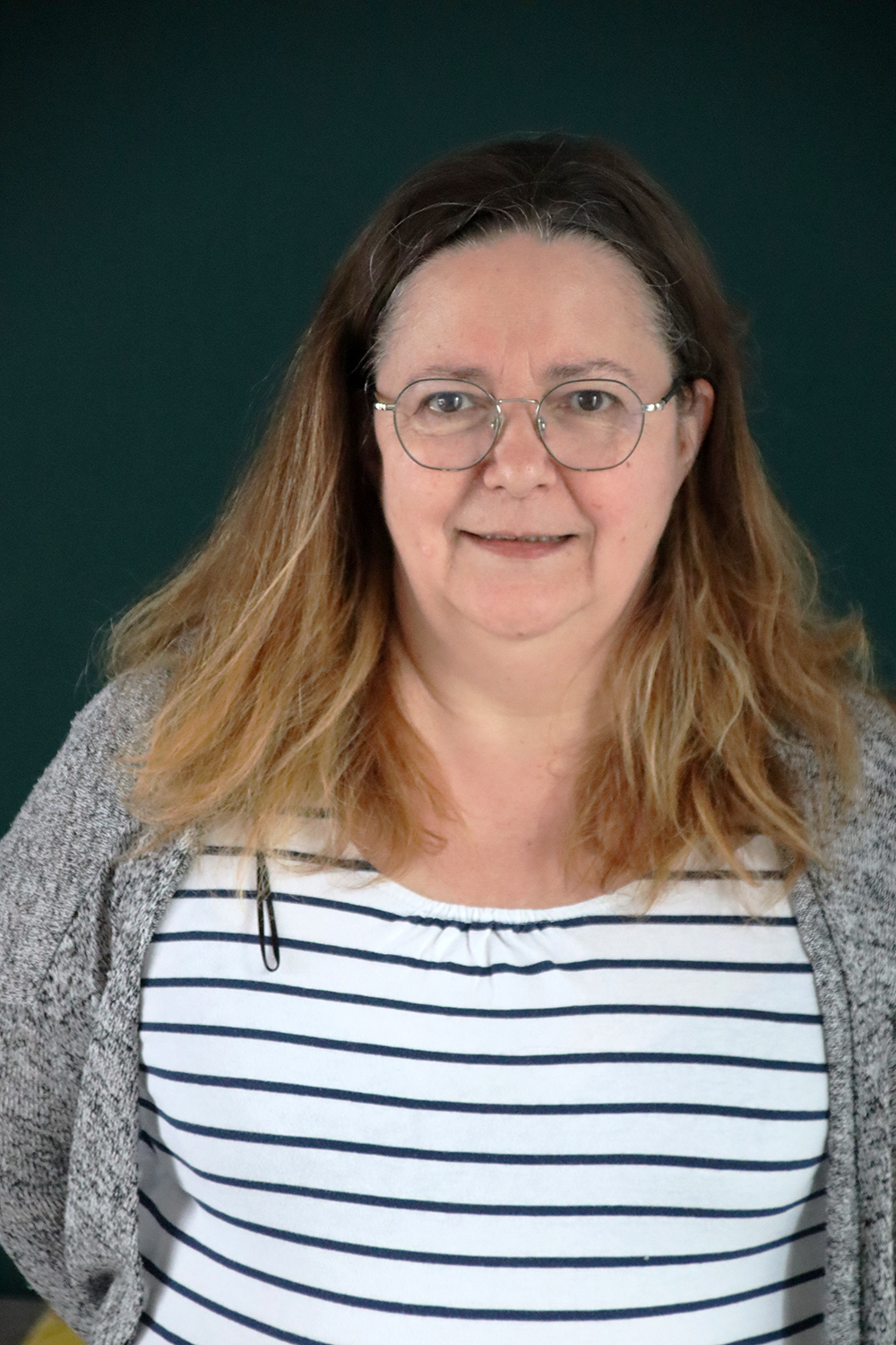 Relooking visage de Emmanuelle à Niort - 50 ans