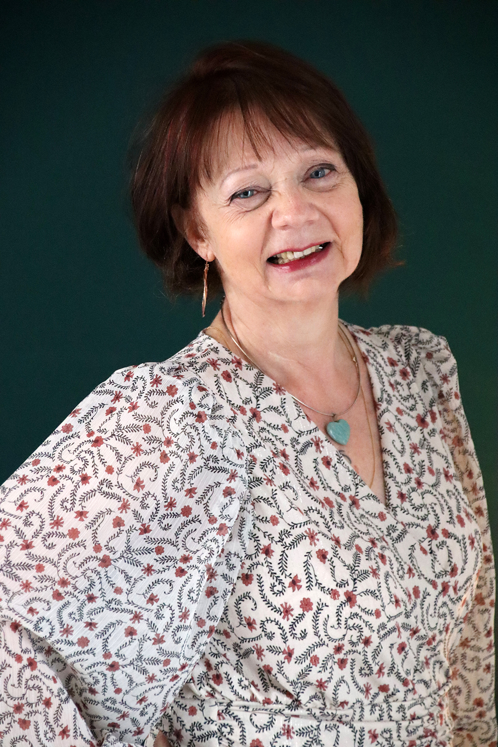 Relooking visage de Bernadette à Niort - 62 ans