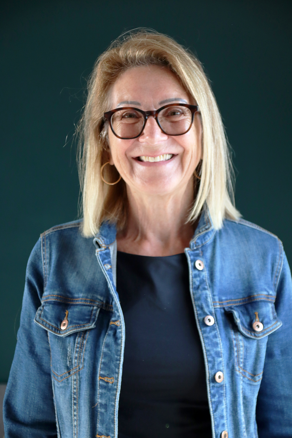 Relooking visage de Annie à Lagord - 71 ans