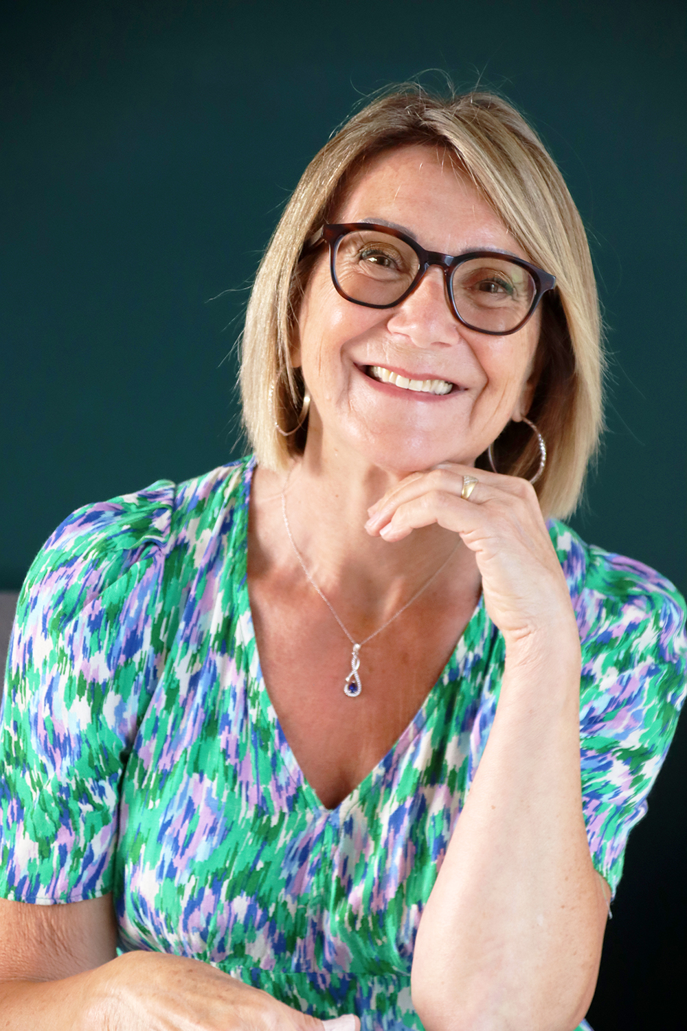 Relooking visage de Annie à Lagord - 71 ans