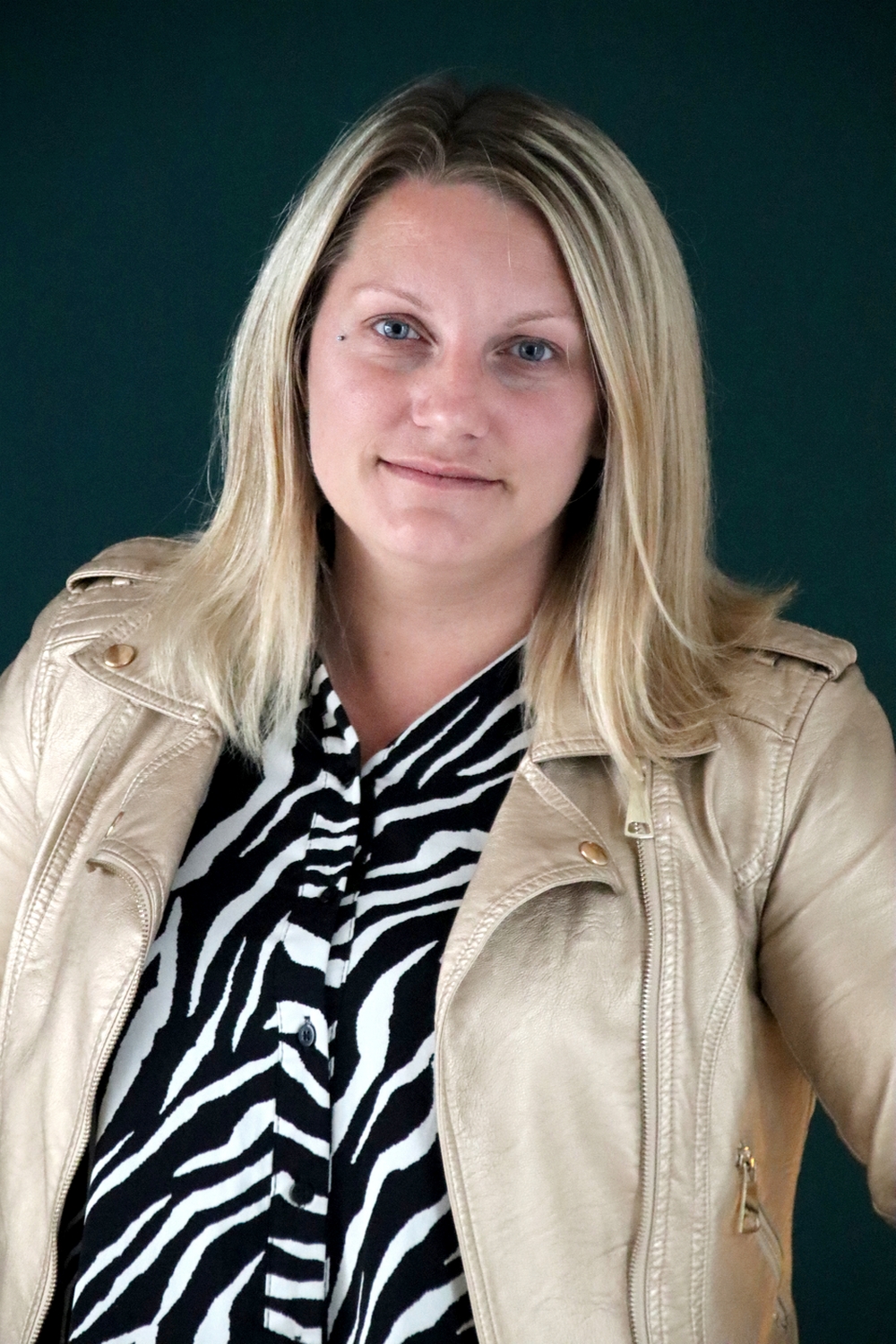 Relooking visage de Emmanuelle à Royan - 37 ans