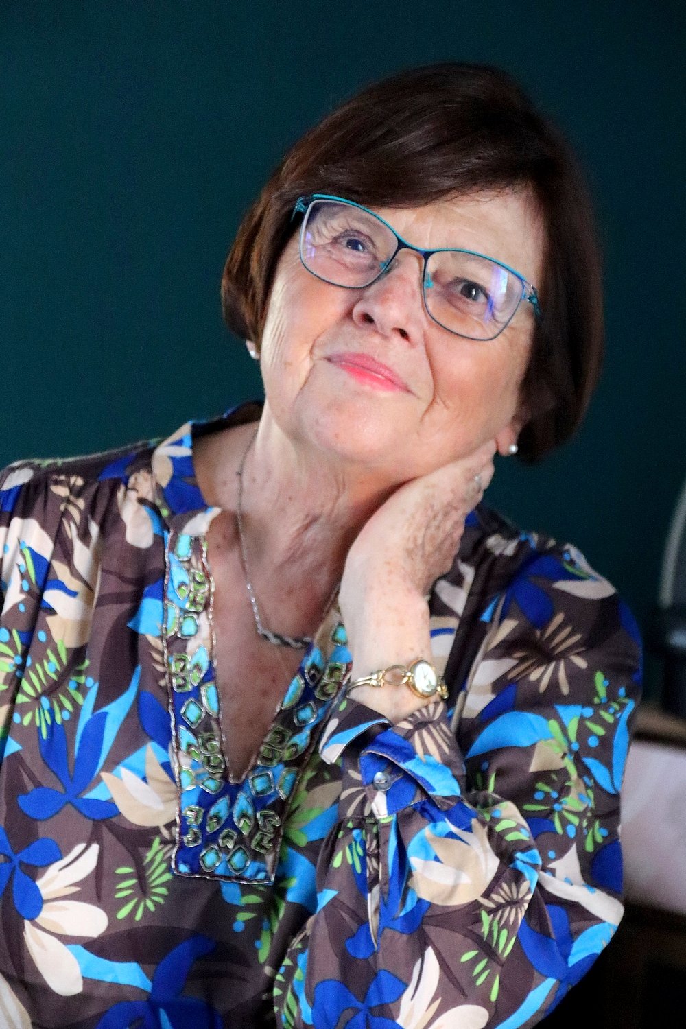 Relooking visage de Marie France à Niort - 72 ans