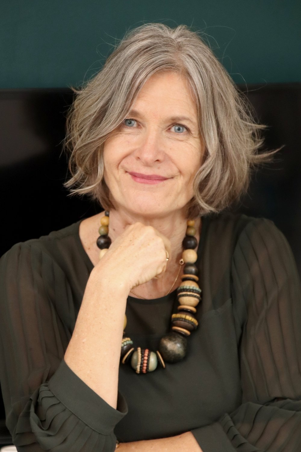 Relooking visage de Elisabeth en Vendee - 63 ans