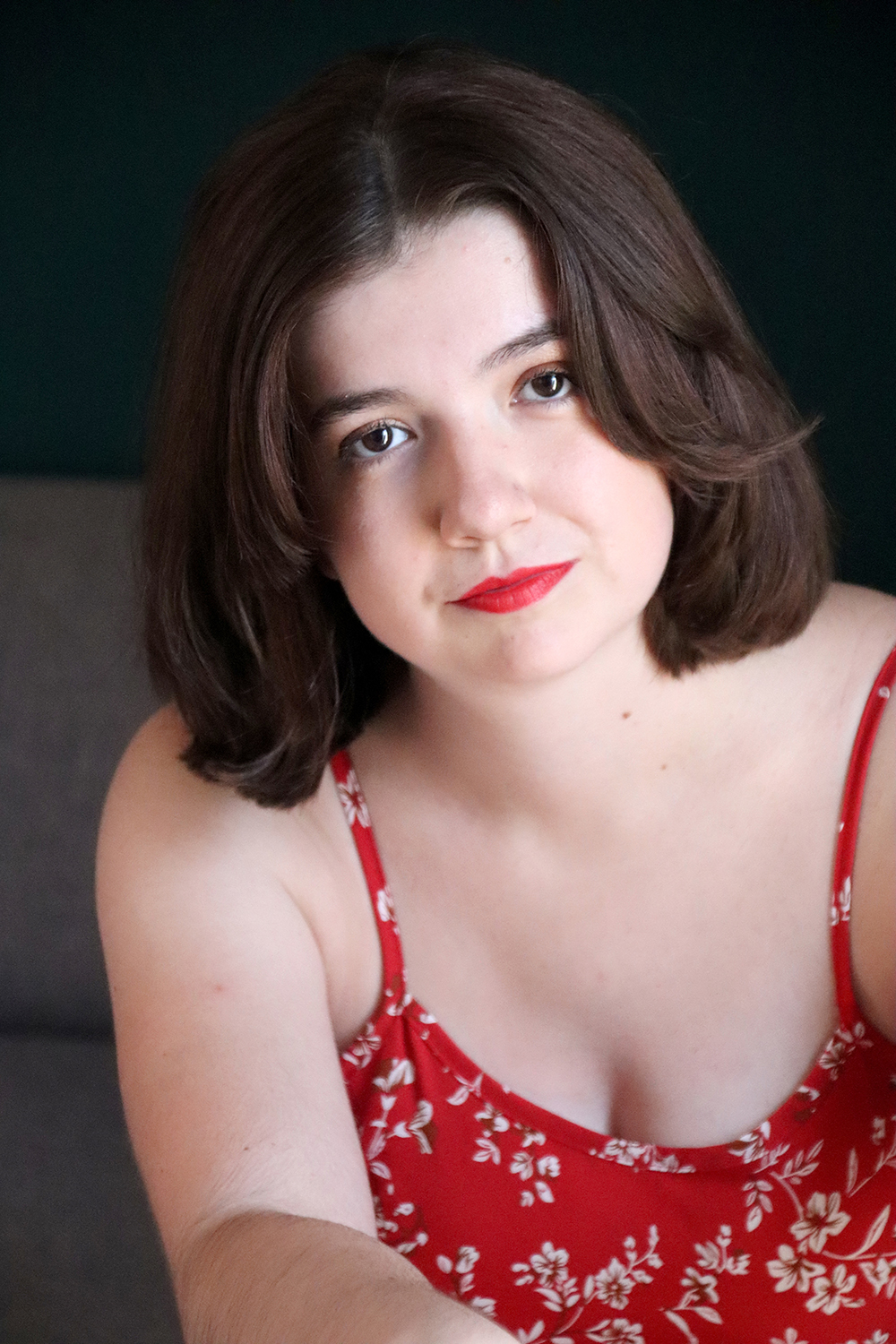 Relooking complet de Chloé à Pamperoux - 21 ans