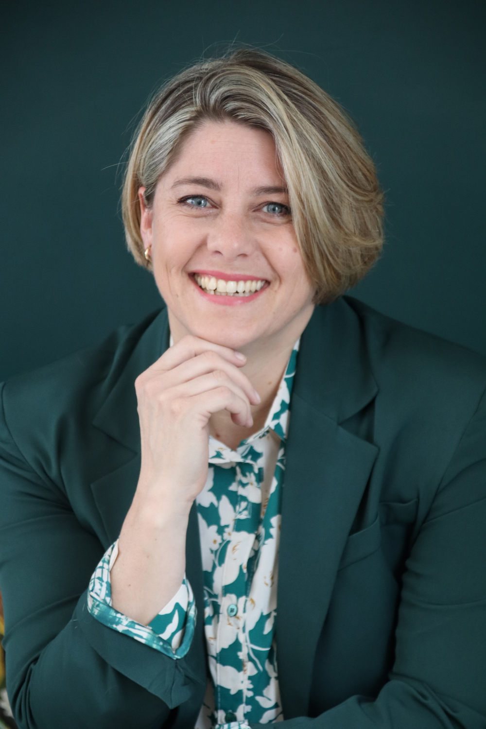 Relooking complet de Leslie à Chatelaillon - 44 ans