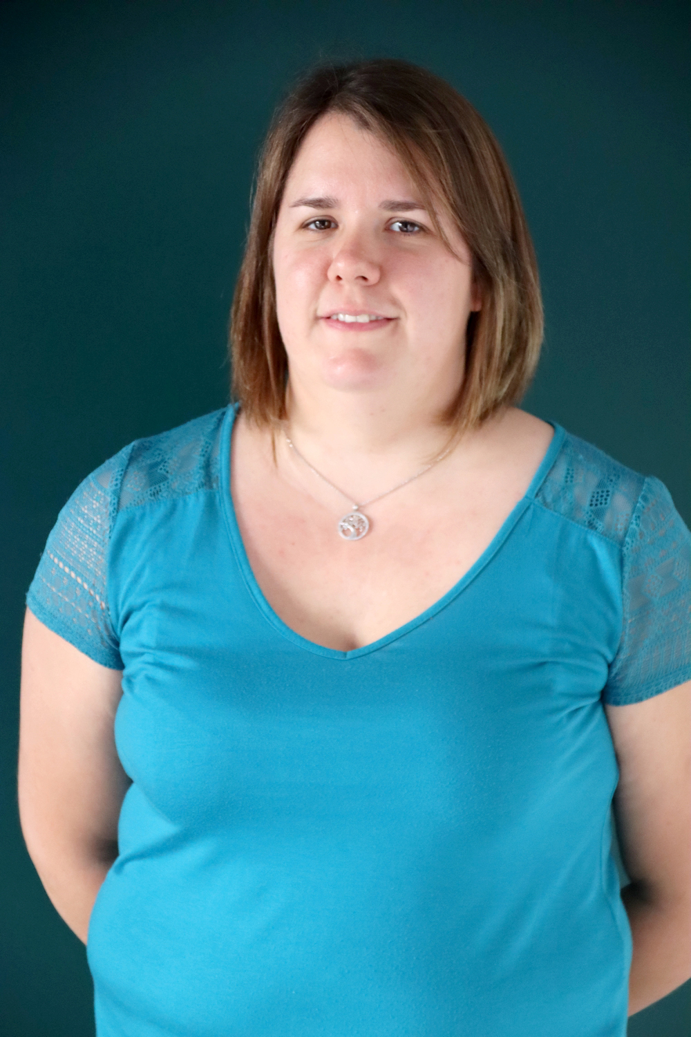 Relooking complet de Elisabeth à Saint Germain de Marencennes - 29 ans