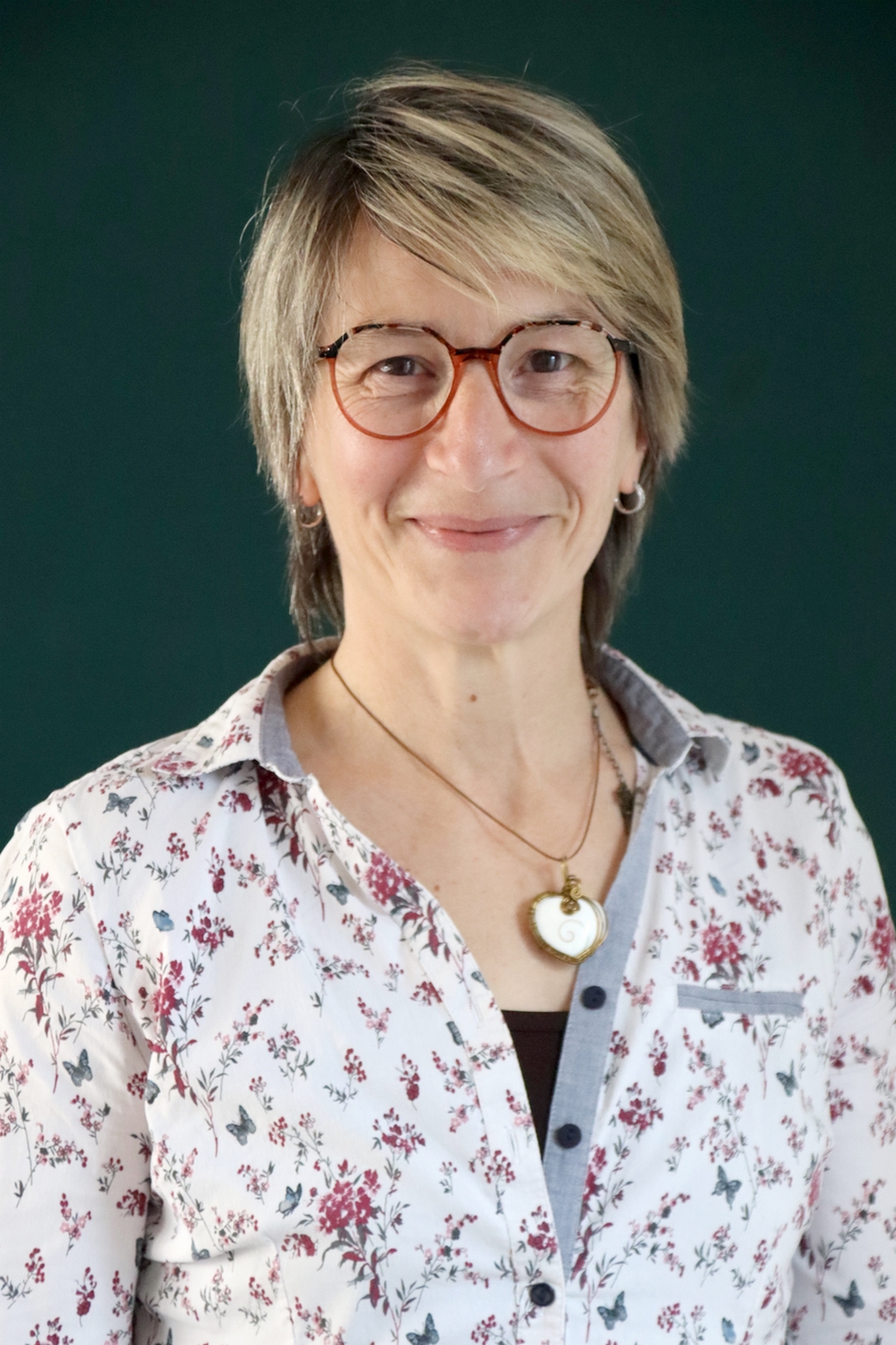 Relooking visage de Maryvonne à Niort - 52 ans