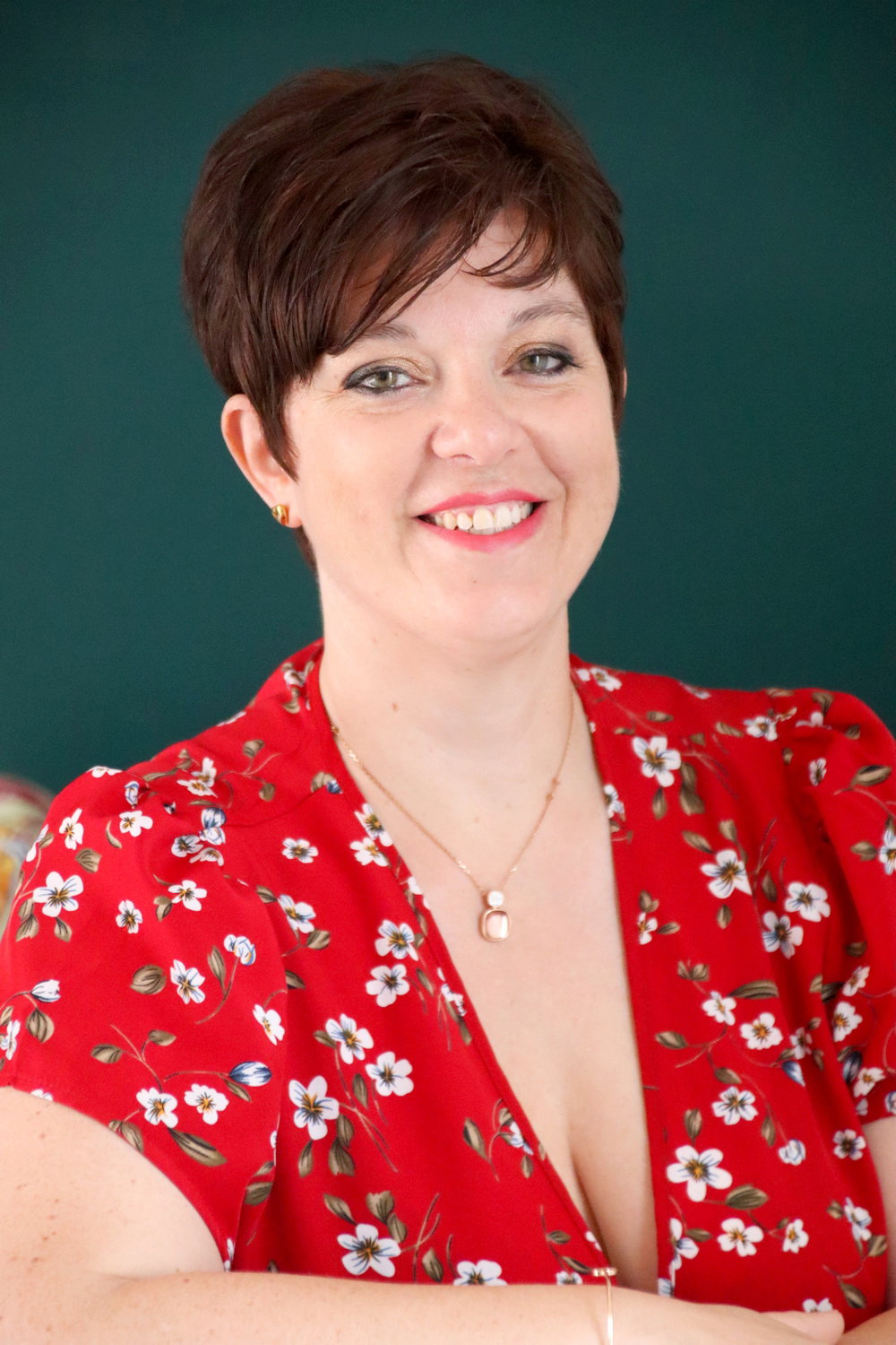 Relooking visage de Vanessa à Saint Jean de Liversay - 41 ans