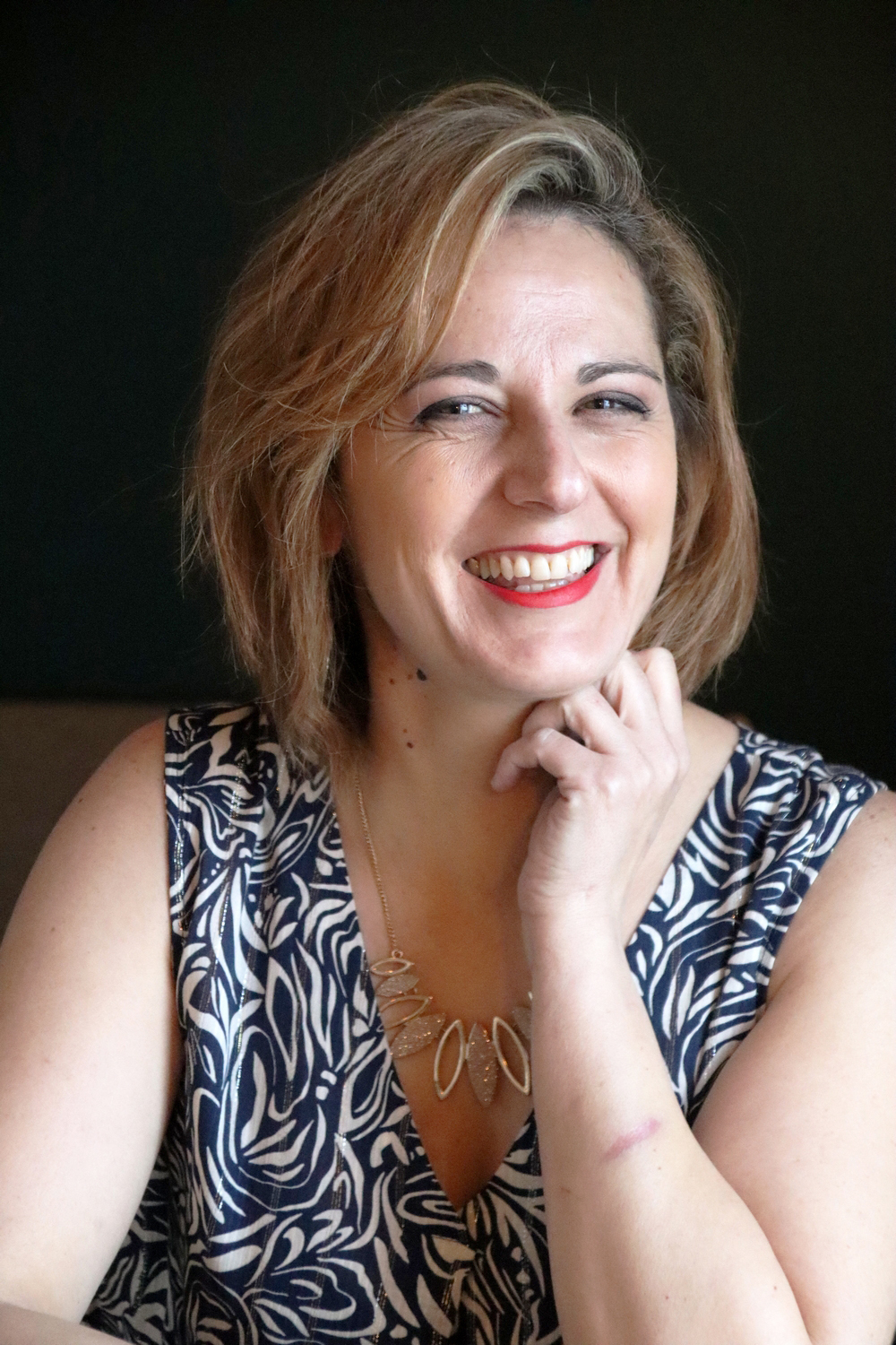 Relooking visage de Ingrid à Saintes - 43 ans