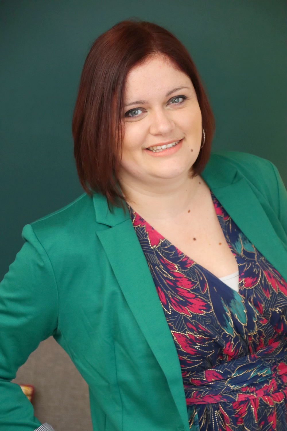 Relooking complet de Elodie à Benon - 33 ans