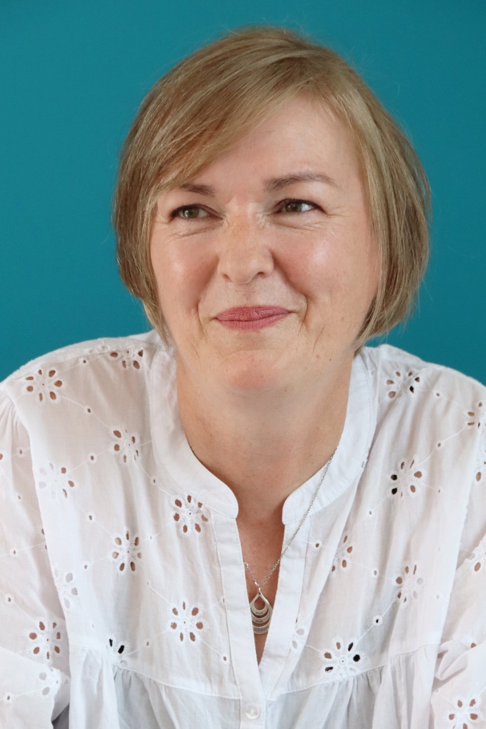 Relooking visage de Sylvie à Brest - 52 ans