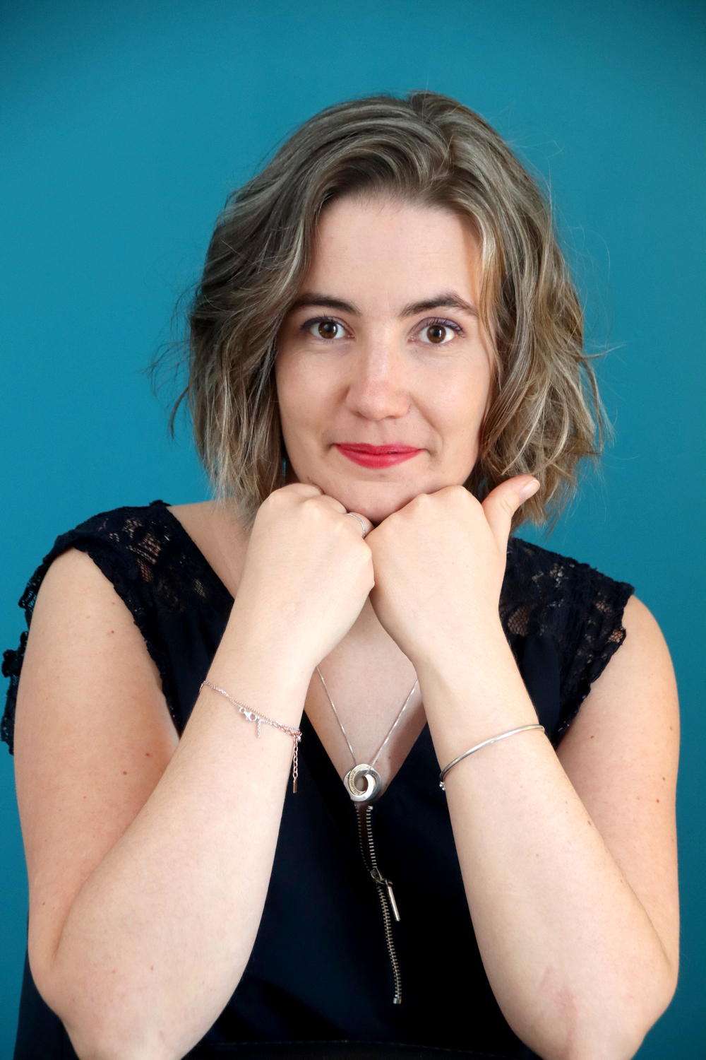 Relooking complet de Emeline à Saint Jean de Liversay - 32 ans