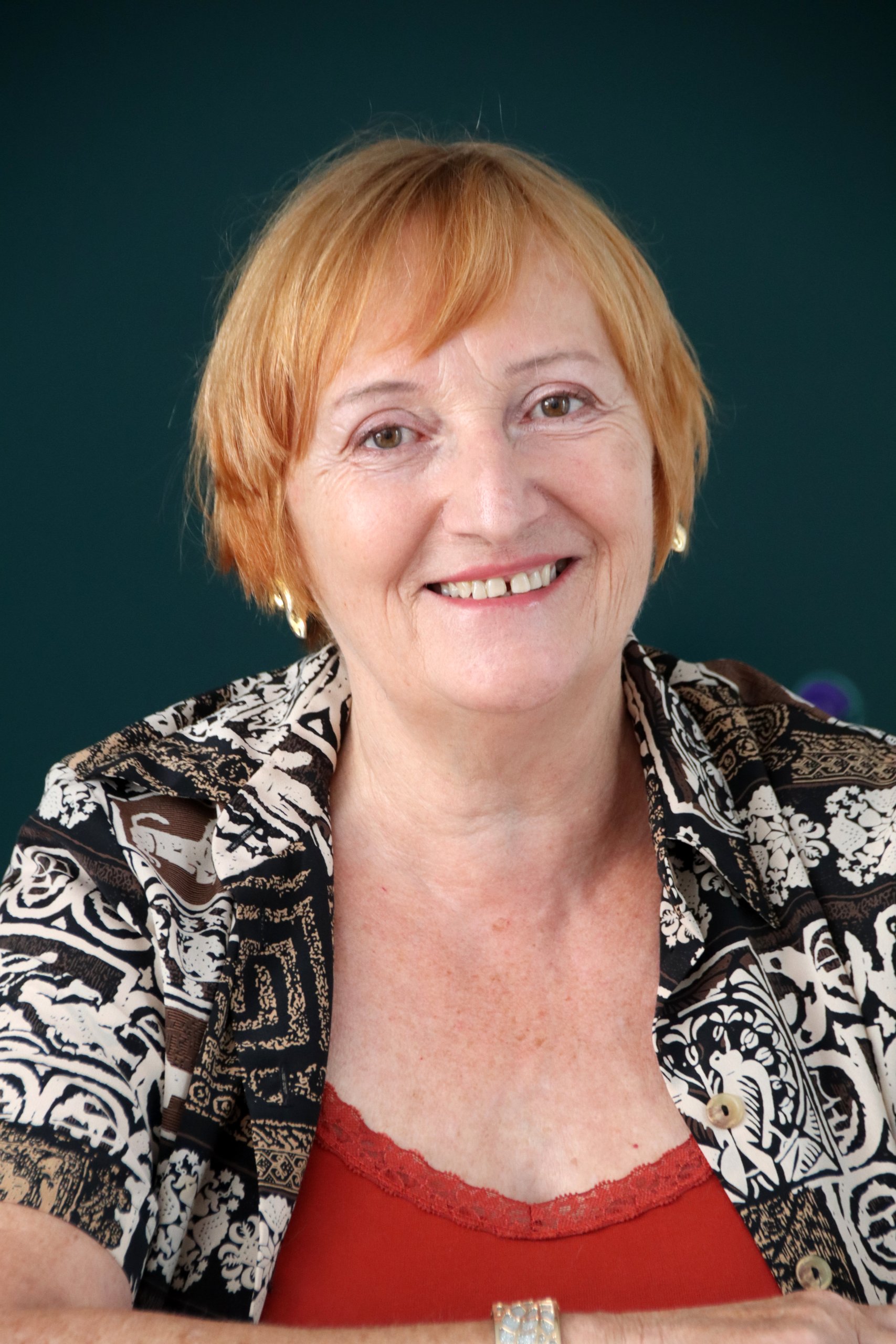 Relooking visage de Annick à Aigrefeuille - 66 ans