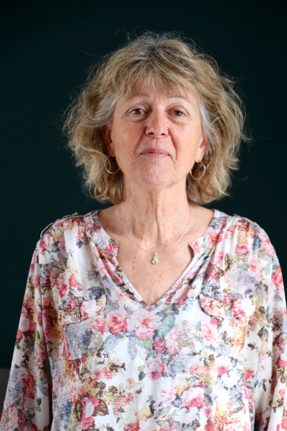 Relooking visage de Marie France en Vendee - 73 ans