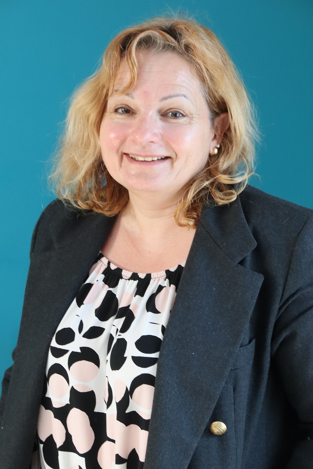 Relooking visage de Nathalie à Saint Maxent de Lecole - 54 ans