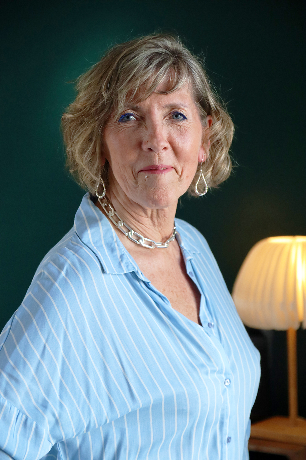 Relooking visage de Corinne à Saintes - 60 ans