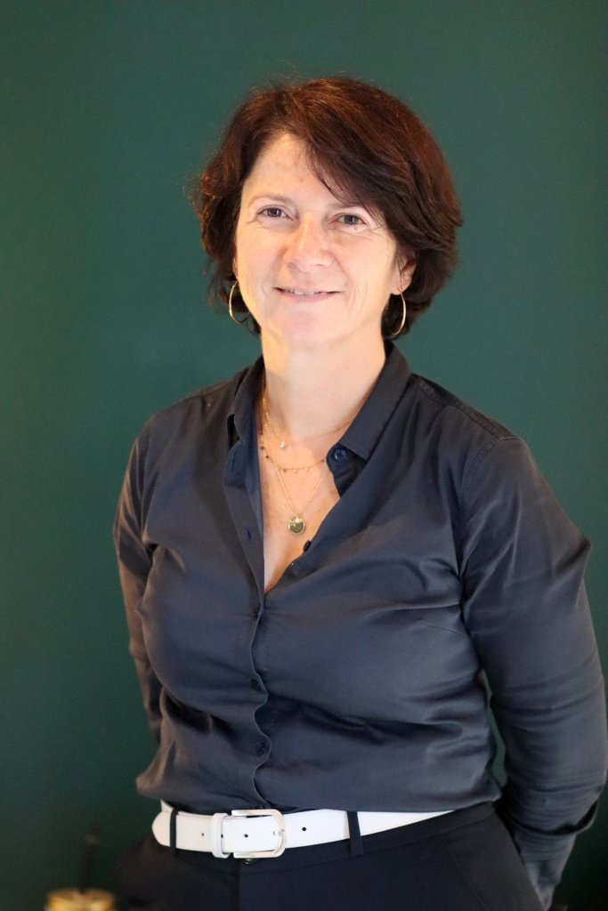 Relooking visage de Sylvie à La Rochelle - 59 ans