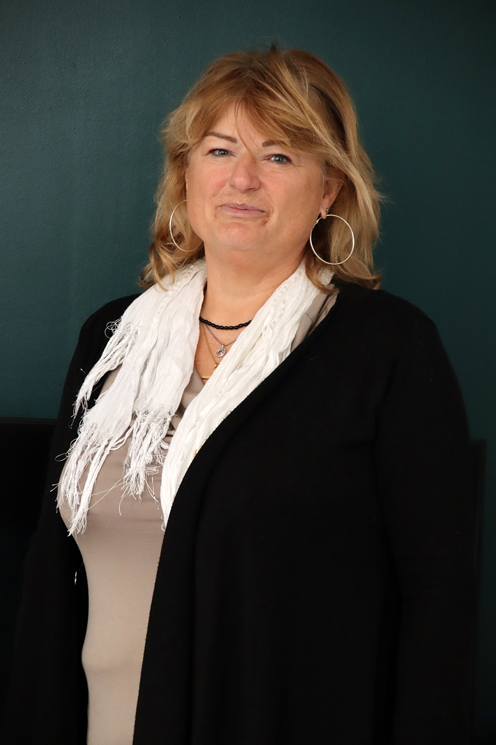 Relooking visage de Sophie à Aigrefeuille Daunis - 58 ans