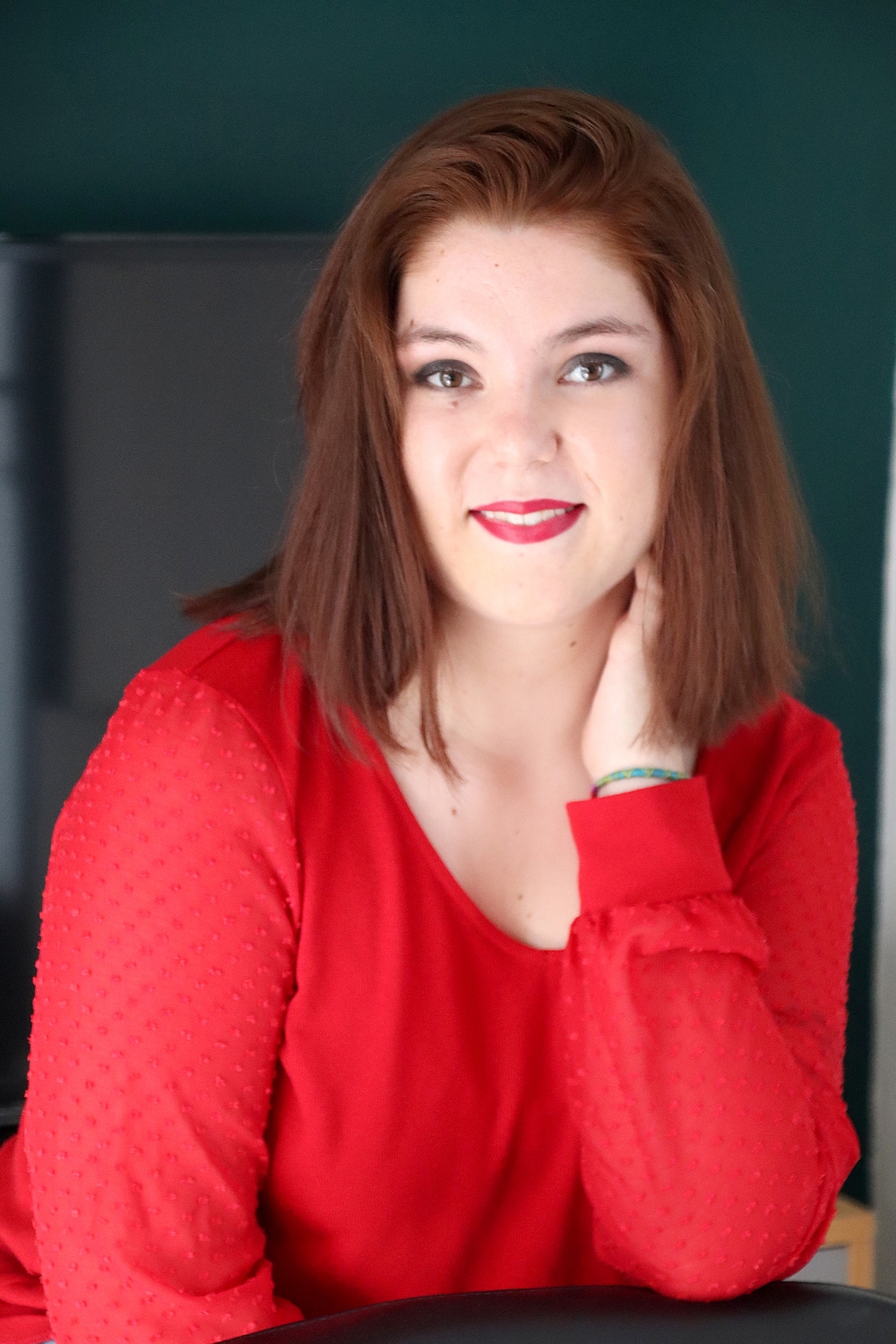 Relooking visage de Laura à Aigrefeuille - 18 ans